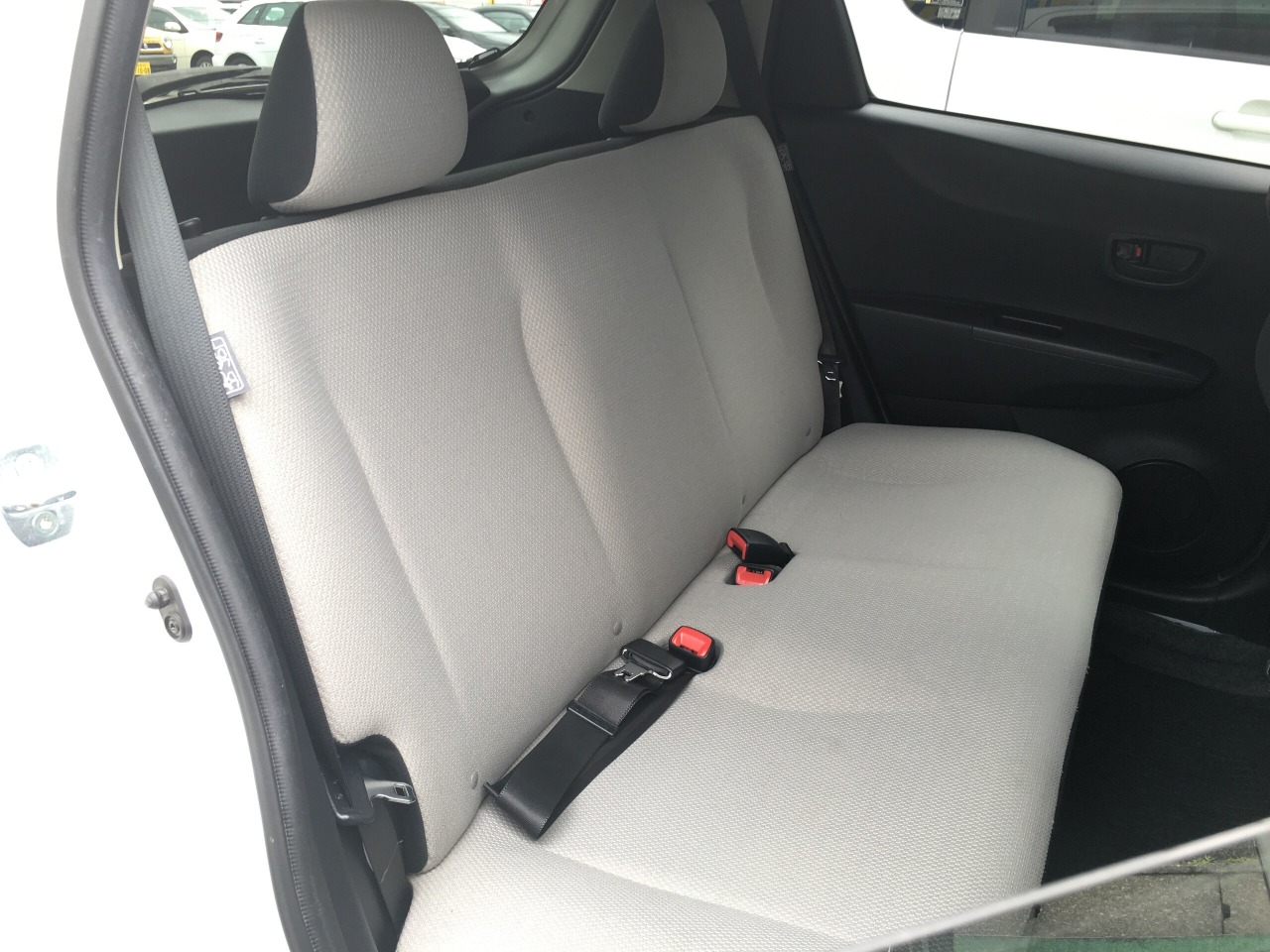2012  TOYOTA VITZ